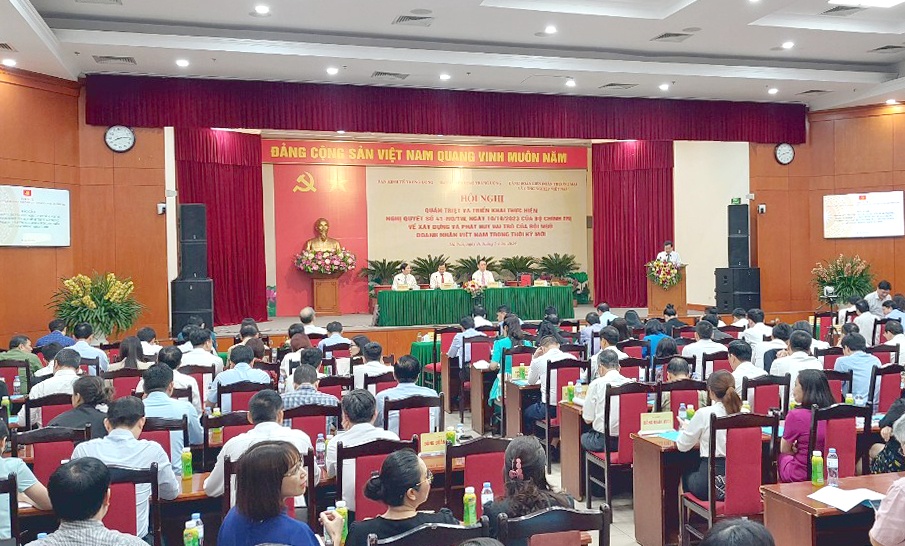 Đảng ủy Tập đoàn học tập quán triệt Nghị quyết của Bộ Chính trị về xây dựng và phát huy vai trò của đội ngũ doanh nhân Việt Nam trong thời kỳ mới Đảng ủy Tập đoàn học tập quán triệt Nghị quyết của Bộ Chính trị về xây dựng và phát huy vai trò của đội ngũ doanh nhân Việt Nam trong thời kỳ mới