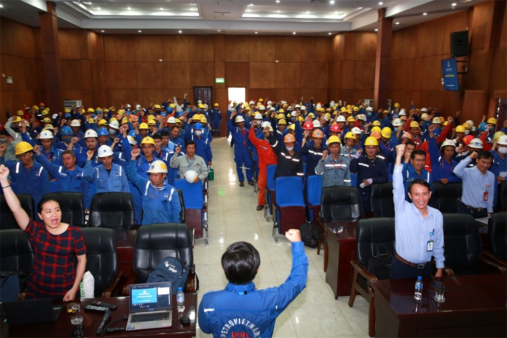 BSR lấy con người làm trọng tâm phát triển BSR lấy con người làm trọng tâm phát triển