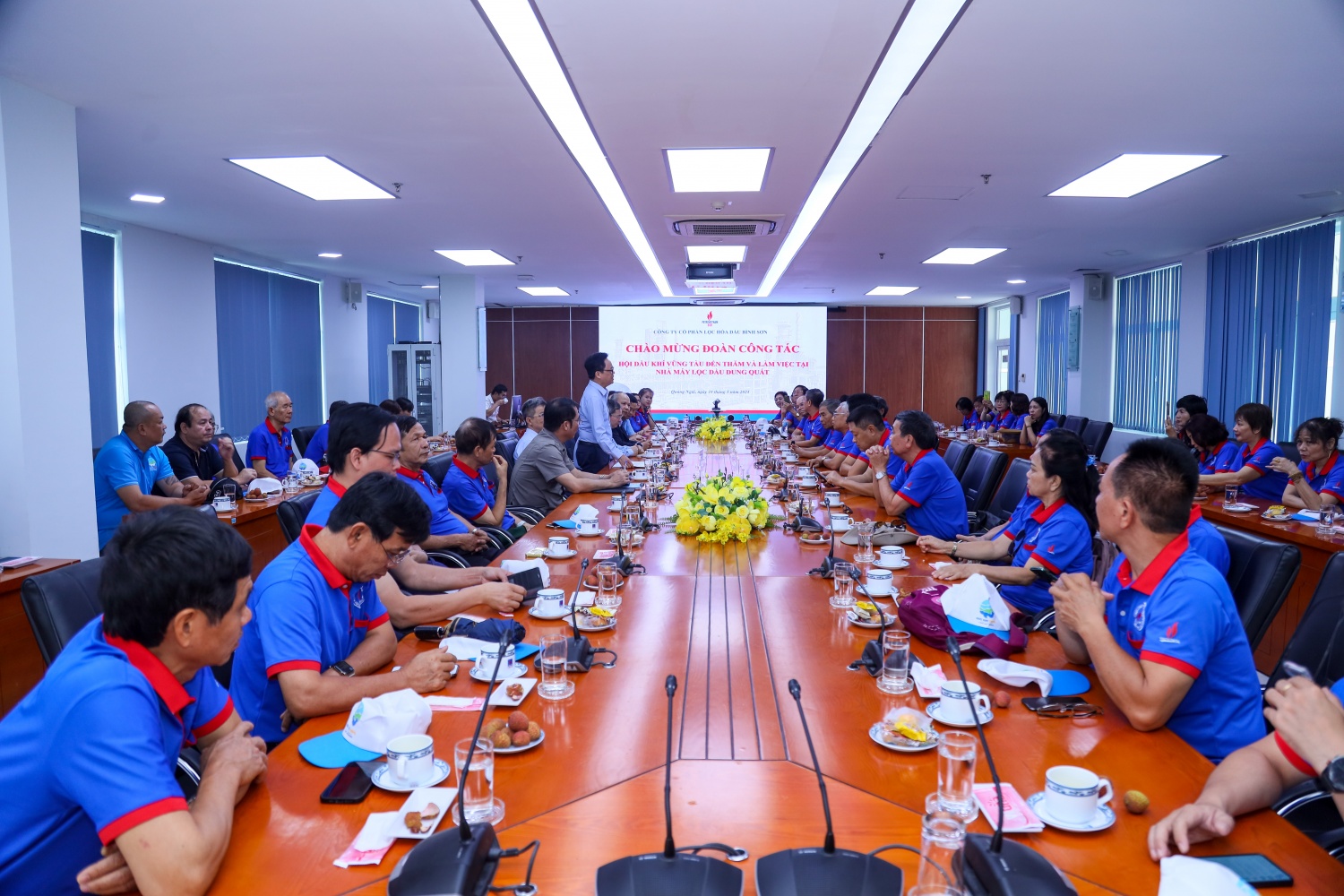 Hội Dầu khí Vũng Tàu và Hội Dầu khí Quảng Ngãi tổ chức giao lưu, gặp mặt tại miền Trung