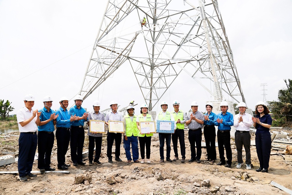 Phát động chiến dịch thi đua nước rút “45 ngày đêm hoàn thành các Dự án đường dây 500 kV mạch 3 từ Quảng Trạch đến Phố Nối Thi đua nước rút “45 ngày đêm hoàn thành các Dự án đường dây 500 kV mạch 3 từ Quảng Trạch đến Phố Nối