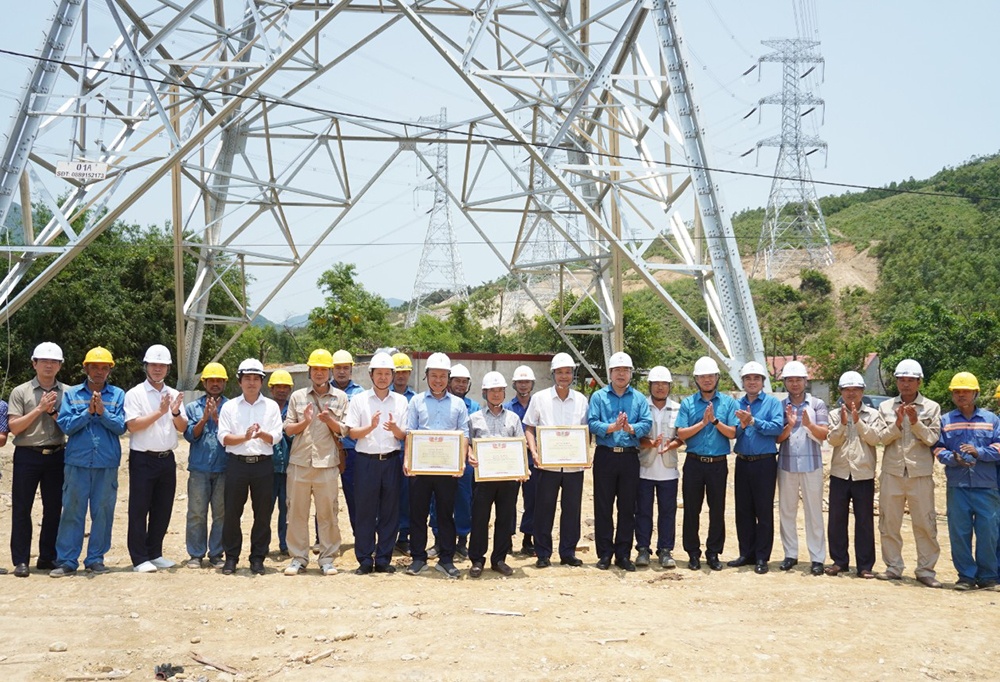 Phát động chiến dịch thi đua nước rút “45 ngày đêm hoàn thành các Dự án đường dây 500 kV mạch 3 từ Quảng Trạch đến Phố Nối Thi đua nước rút “45 ngày đêm hoàn thành các Dự án đường dây 500 kV mạch 3 từ Quảng Trạch đến Phố Nối