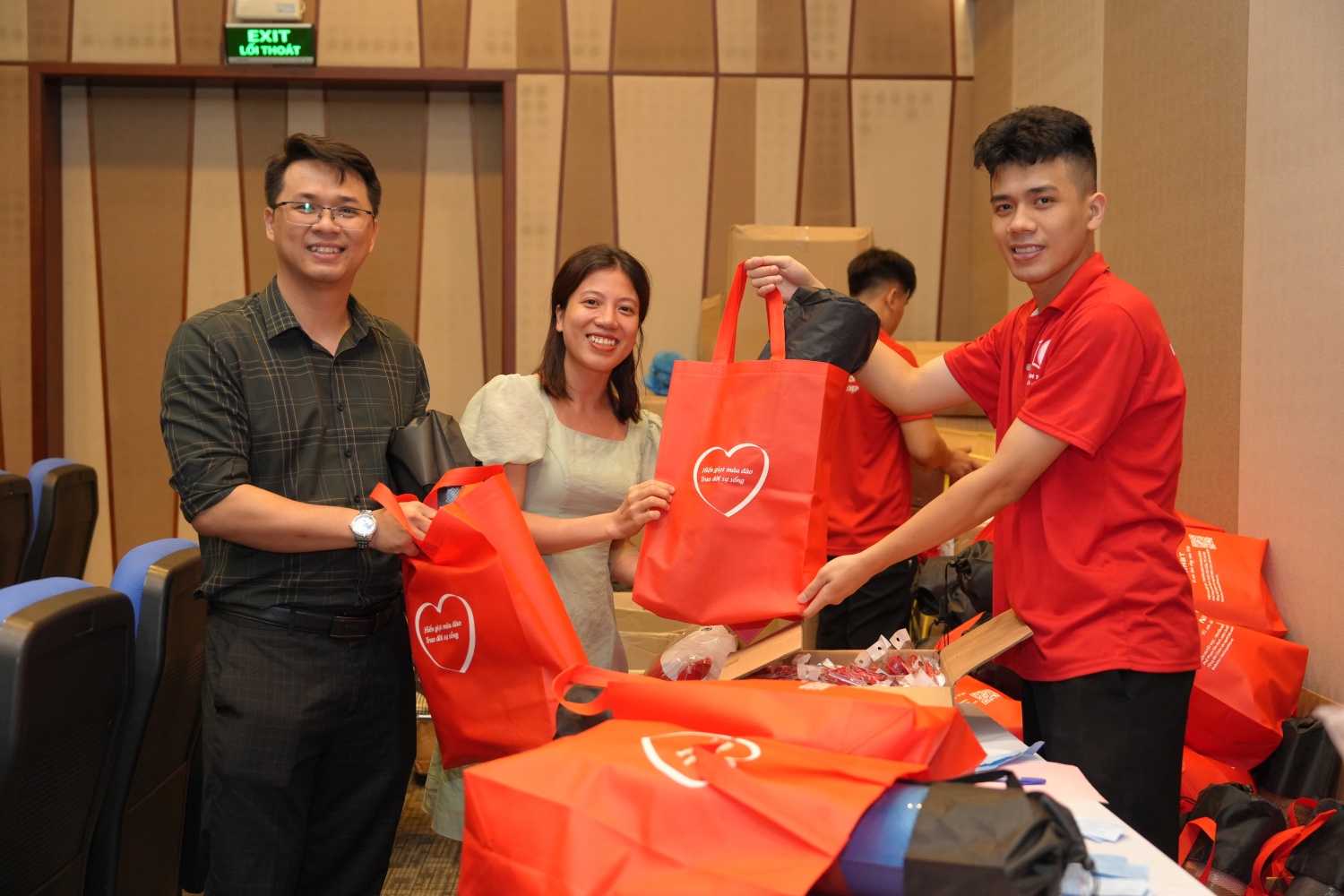 PVI tổ chức chương trình Hiến máu tình nguyện “Một giọt máu - Triệu tấm lòng” năm 2024