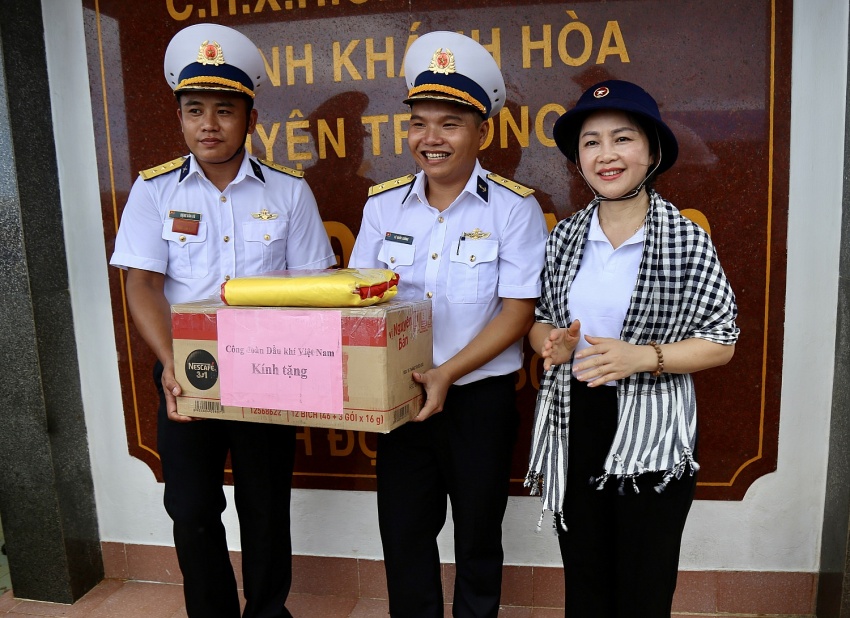 Tập đoàn Dầu khí Việt Nam thăm, động viên cán bộ chiến sĩ, người dân tại huyện đảo Trường Sa và Nhà giàn DK1/9 – Ba Kè Petrovietnam thăm, động viên cán bộ chiến sĩ, người dân tại huyện đảo Trường Sa và Nhà giàn DK1/9 – Ba Kè
