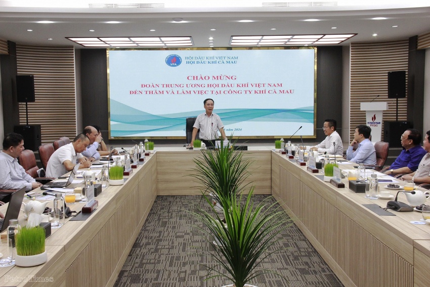 Hội Dầu khí Việt Nam làm việc với Hội Dầu khí Cà Mau và PVCFC