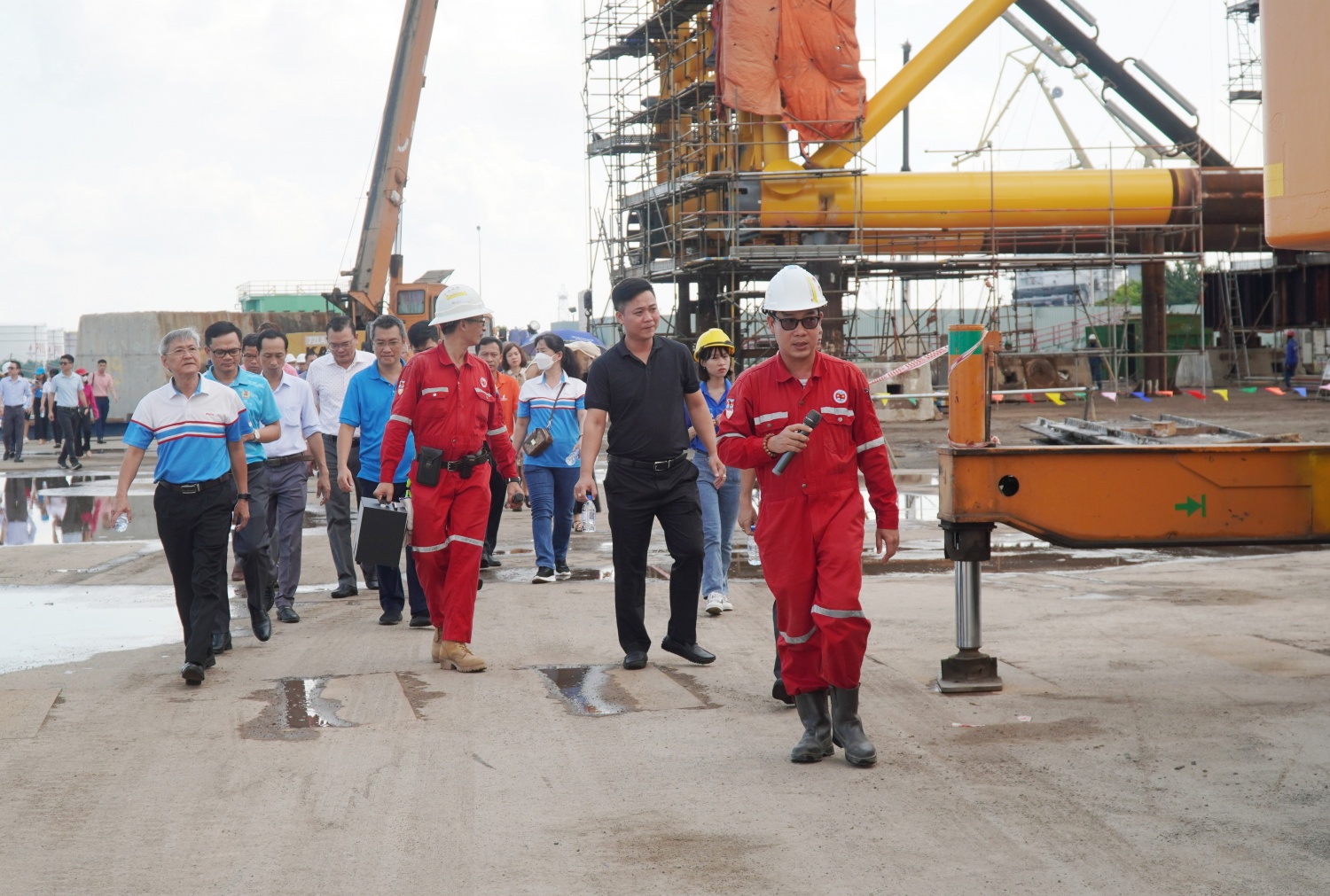 [Chùm ảnh] Lớp tập huấn nghiệp vụ cho chủ tịch công đoàn cơ sở tham quan cảng Vietsovpetro