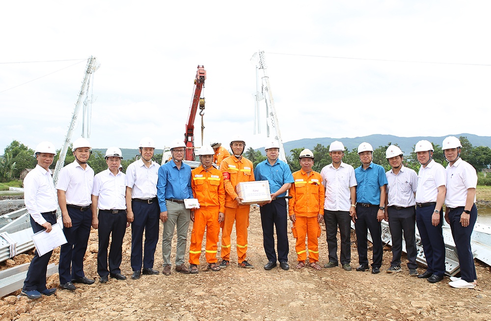 Công đoàn Điện lực Việt Nam động viên các đơn vị tham gia thi công Dự án đường dây 500kV mạch 3