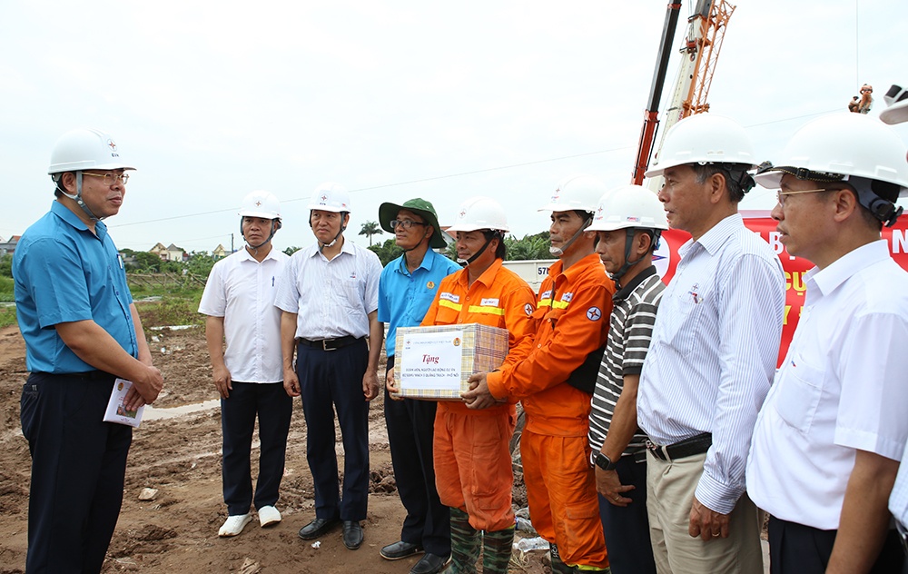 Công đoàn Điện lực Việt Nam động viên các đơn vị tham gia thi công Dự án đường dây 500kV mạch 3