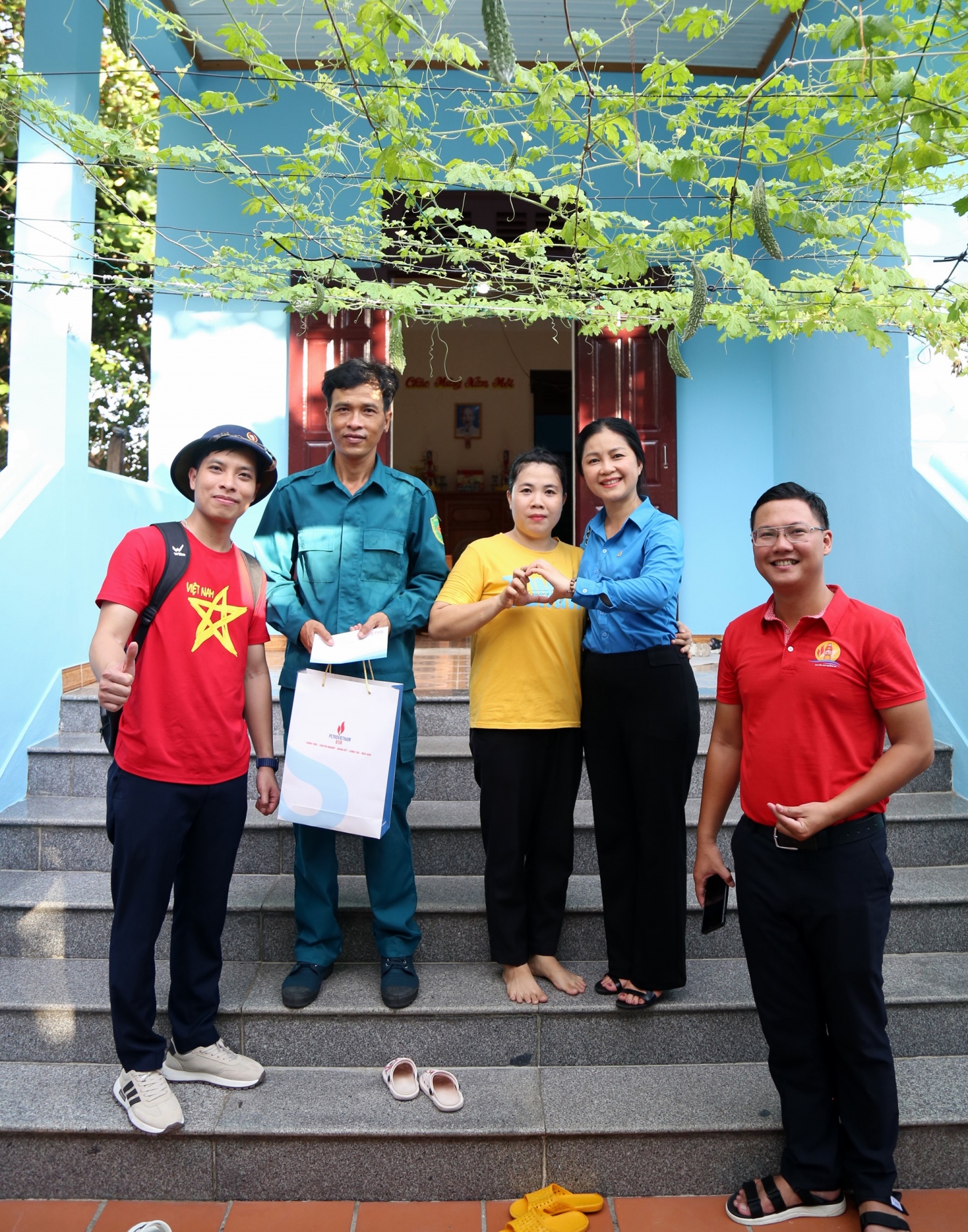 [Chùm ảnh] Petrovietnam thăm và động viên cán bộ chiến sĩ, người dân Trường Sa, Nhà giàn DK1/9-Ba kè