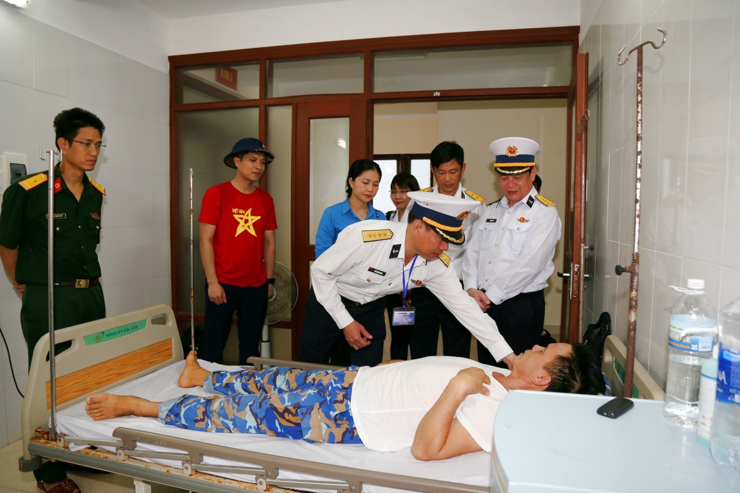 [Chùm ảnh] Petrovietnam thăm và động viên cán bộ chiến sĩ, người dân Trường Sa, Nhà giàn DK1/9-Ba kè