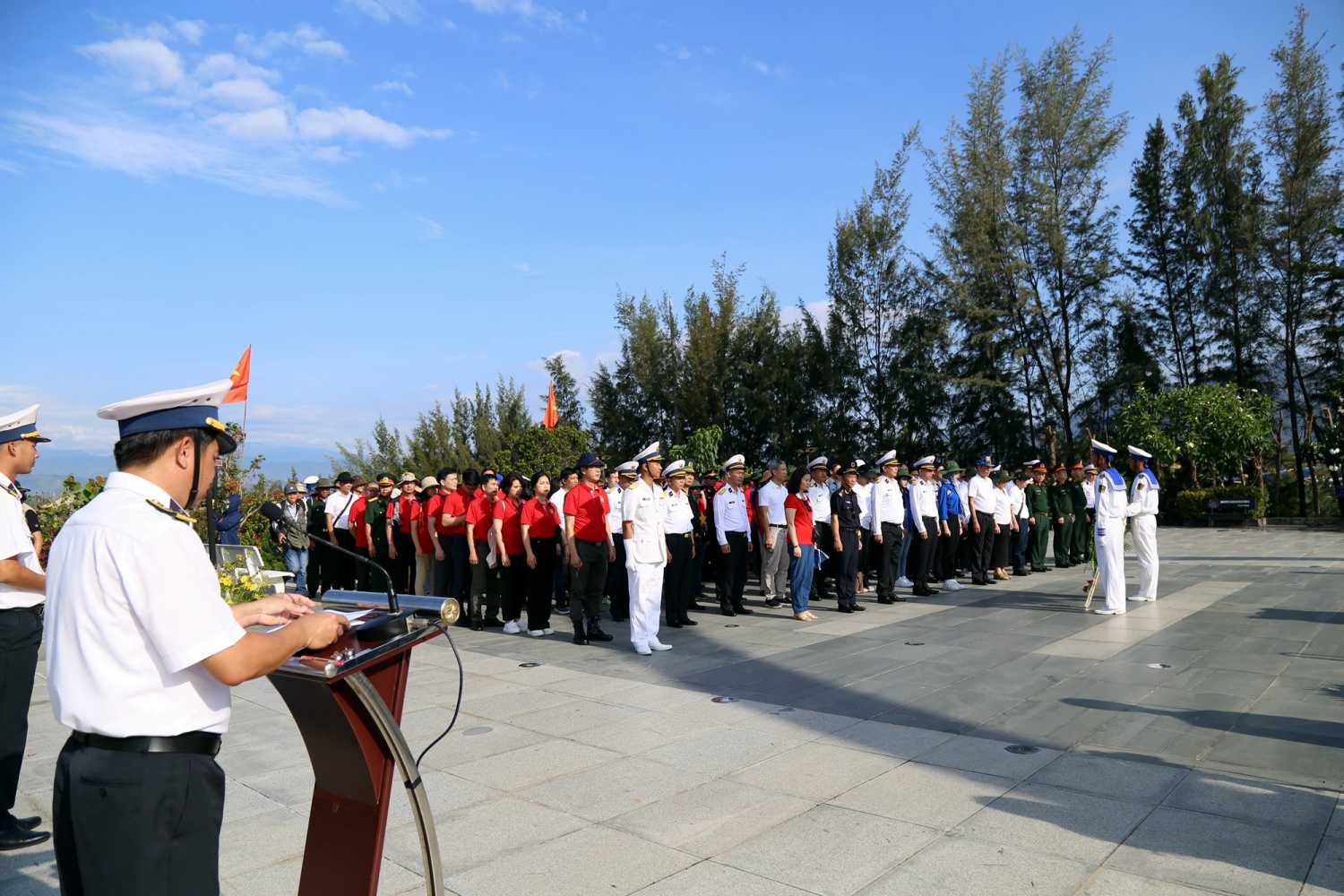 [Chùm ảnh] Petrovietnam thăm và động viên cán bộ chiến sĩ, người dân Trường Sa, Nhà giàn DK1/9-Ba kè