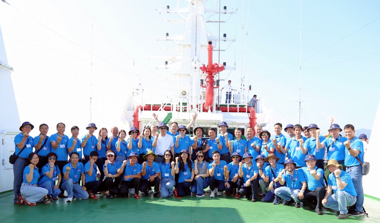 [Chùm ảnh] Petrovietnam thăm và động viên cán bộ chiến sĩ, người dân Trường Sa, Nhà giàn DK1/9-Ba kè