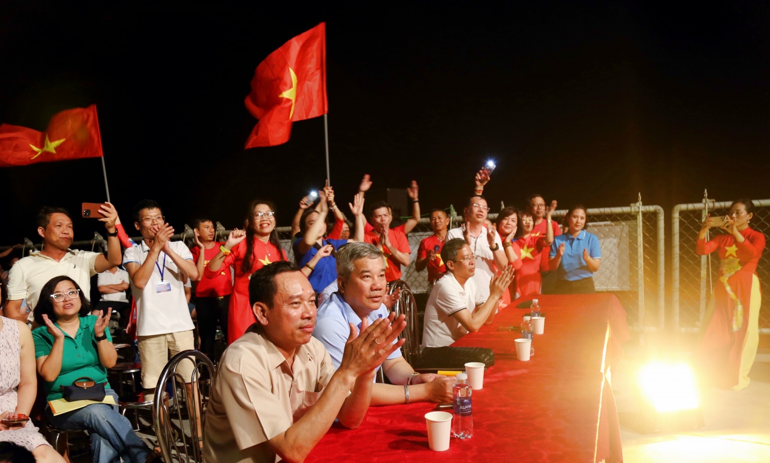 [Chùm ảnh] Petrovietnam thăm và động viên cán bộ chiến sĩ, người dân Trường Sa, Nhà giàn DK1/9-Ba kè