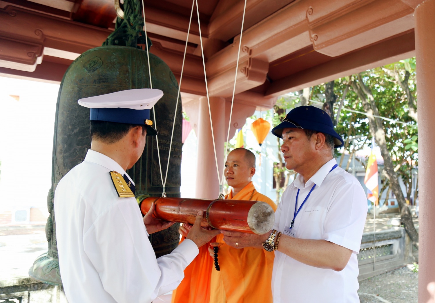 [Chùm ảnh] Petrovietnam thăm và động viên cán bộ chiến sĩ, người dân Trường Sa, Nhà giàn DK1/9-Ba kè