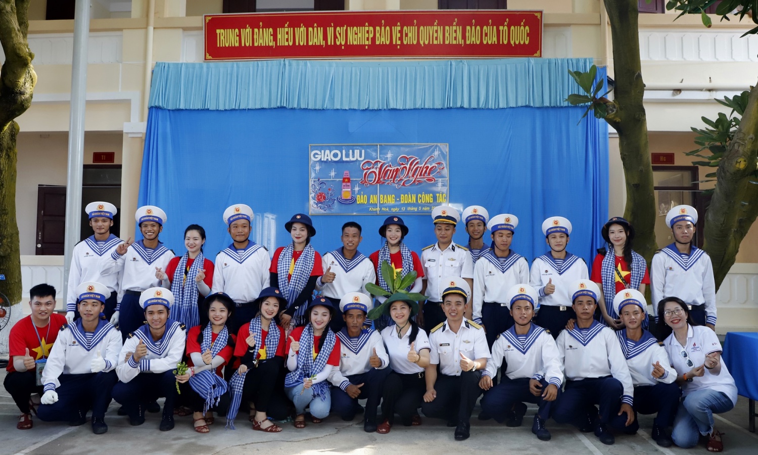 [Chùm ảnh] Petrovietnam thăm và động viên cán bộ chiến sĩ, người dân Trường Sa, Nhà giàn DK1/9-Ba kè