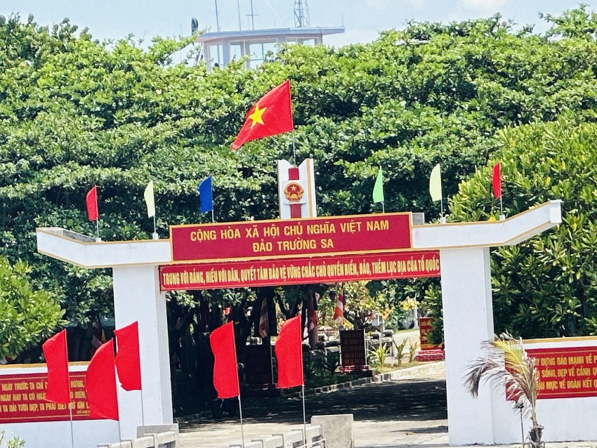 Xanh hóa Trường Sa – Bằng trái tim yêu thương của người Dầu khí “Xanh hóa Trường Sa” bằng trái tim yêu thương của người Dầu khí