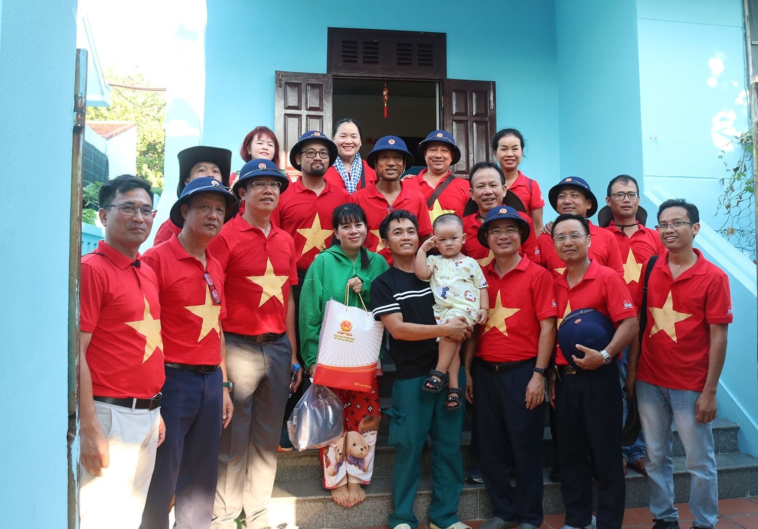 Đoàn Vietsovpetro thăm cán bộ chiến sĩ, nhân dân quần đảo Trường Sa và Nhà giàn DK1 Đoàn Vietsovpetro thăm cán bộ chiến sĩ, nhân dân quần đảo Trường Sa và nhà giàn DK1