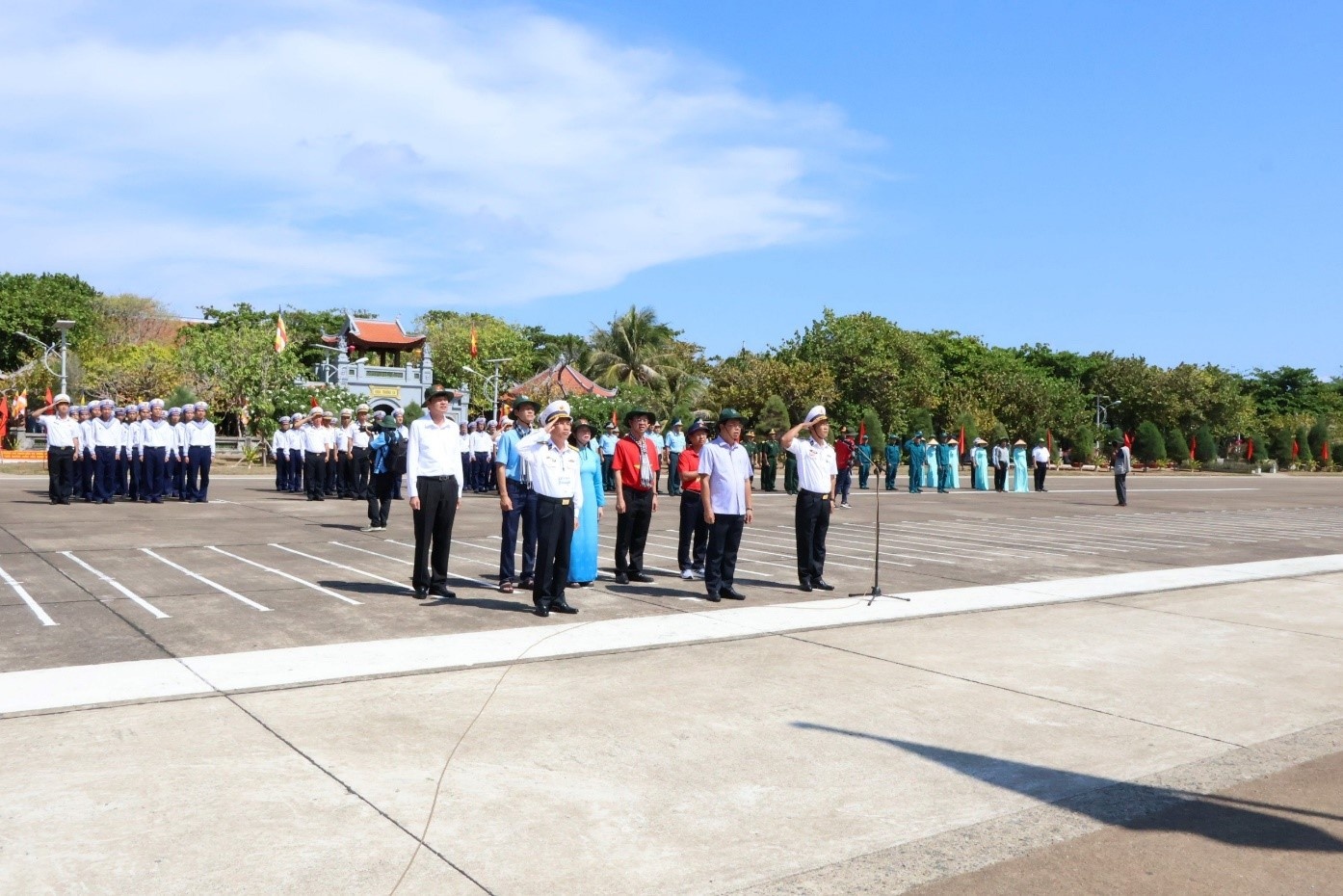 Đoàn Vietsovpetro thăm cán bộ chiến sĩ, nhân dân quần đảo Trường Sa và Nhà giàn DK1 Đoàn Vietsovpetro thăm cán bộ chiến sĩ, nhân dân quần đảo Trường Sa và nhà giàn DK1