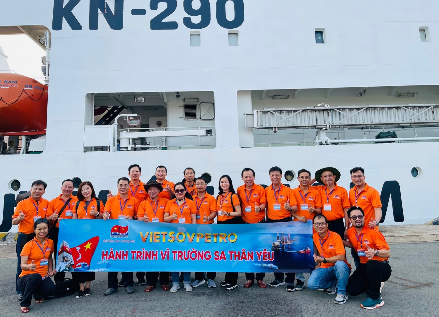 Sẵn sàng khởi hành trên chuyến tàu KN-290 Sẵn sàng khởi hành trên chuyến tàu KN-290