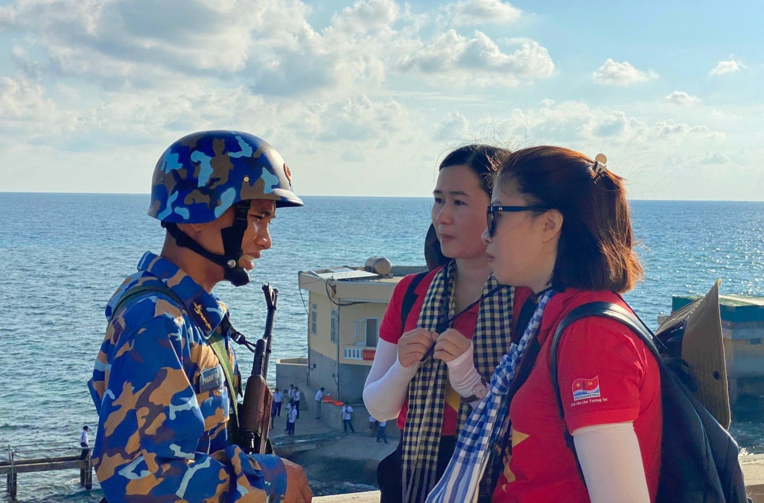 Đoàn Vietsovpetro thăm cán bộ chiến sĩ, nhân dân quần đảo Trường Sa và nhà giàn DK1