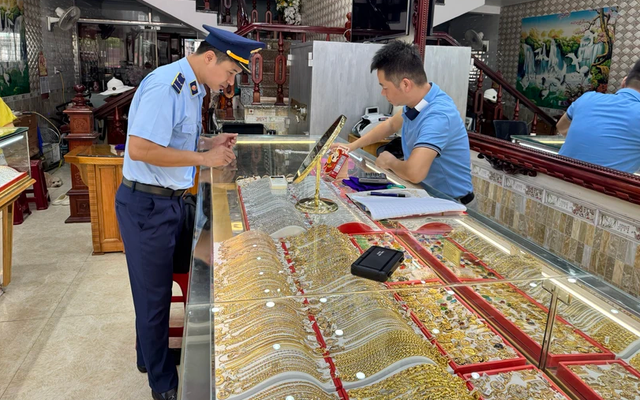 Tin tức kinh tế ngày 23/5: Chính thức thanh tra 6 đơn vị kinh doanh vàng Tin tức kinh tế ngày 23/5: Chính thức thanh tra 6 đơn vị kinh doanh vàng