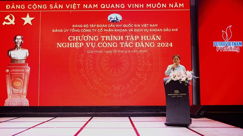 Đồng chí Nguyễn Xuân Cường - Ủy viên BCH Đảng bộ Tập đoàn Dầu khí Quốc gia Việt Nam, Bí thư Đảng ủy, Tổng giám đốc PV Drilling phát biểu tại chương trình tập huấn.