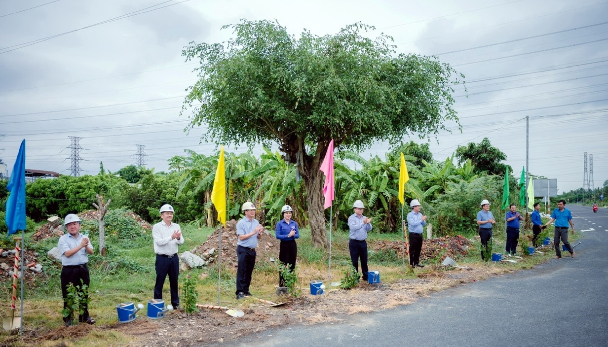 Ban QLDA ĐLDK Sông Hậu 1, SWPOC trồng cây “Vì một Việt Nam xanh” tại TP Cần Thơ