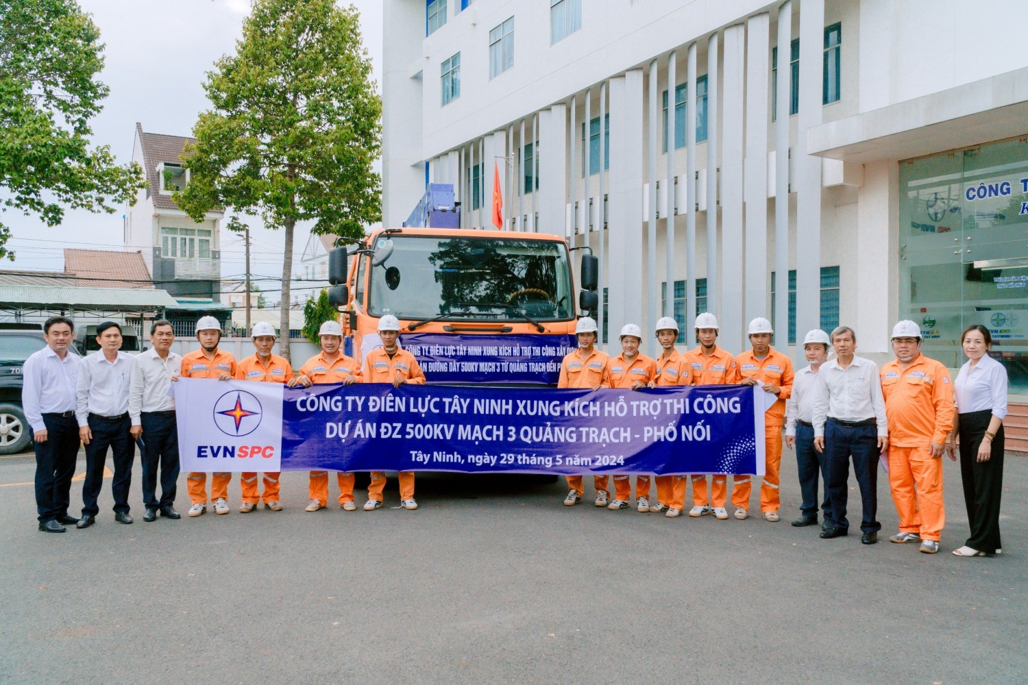 Hơn 1.500 kỹ sư, công nhân “tiếp sức” cho Dự án đường dây 500kV mạch 3