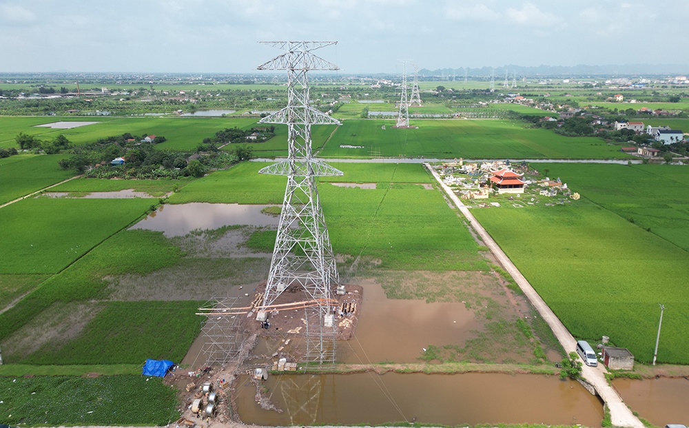 Cơ bản hoàn thành dựng cột Dự án đường dây 500kV mạch 3 cung đoạn NMNĐ Nam Định I - Thanh Hóa Cơ bản hoàn thành dựng cột Dự án đường dây 500kV mạch 3 cung đoạn NMNĐ Nam Định I - Thanh Hóa