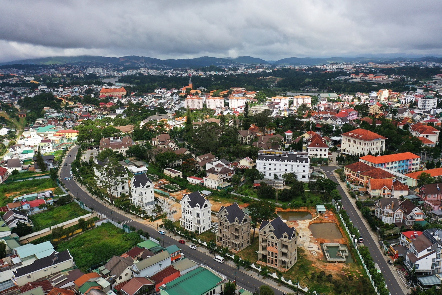 Tin bất động sản ngày 3/6: Khởi tố vụ án bán căn hộ xây trái phép ở chung cư Nguyễn Quyền (TP HCM) Tin bất động sản ngày 3/6: Khởi tố vụ án bán căn hộ xây trái phép ở chung cư Nguyễn Quyền (TP HCM)