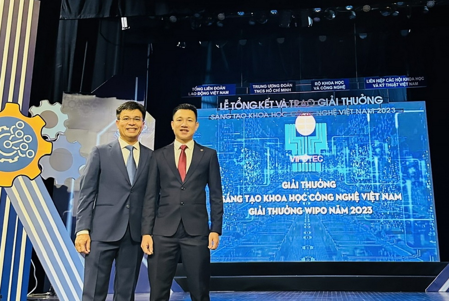 2.	Đại diện PV GAS SE tại Lễ trao giải 