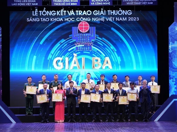 Phân bón Cà Mau nhận giải thưởng Sáng tạo Khoa học Công nghệ Việt Nam Phân bón Cà Mau nhận giải thưởng Sáng tạo Khoa học Công nghệ Việt Nam