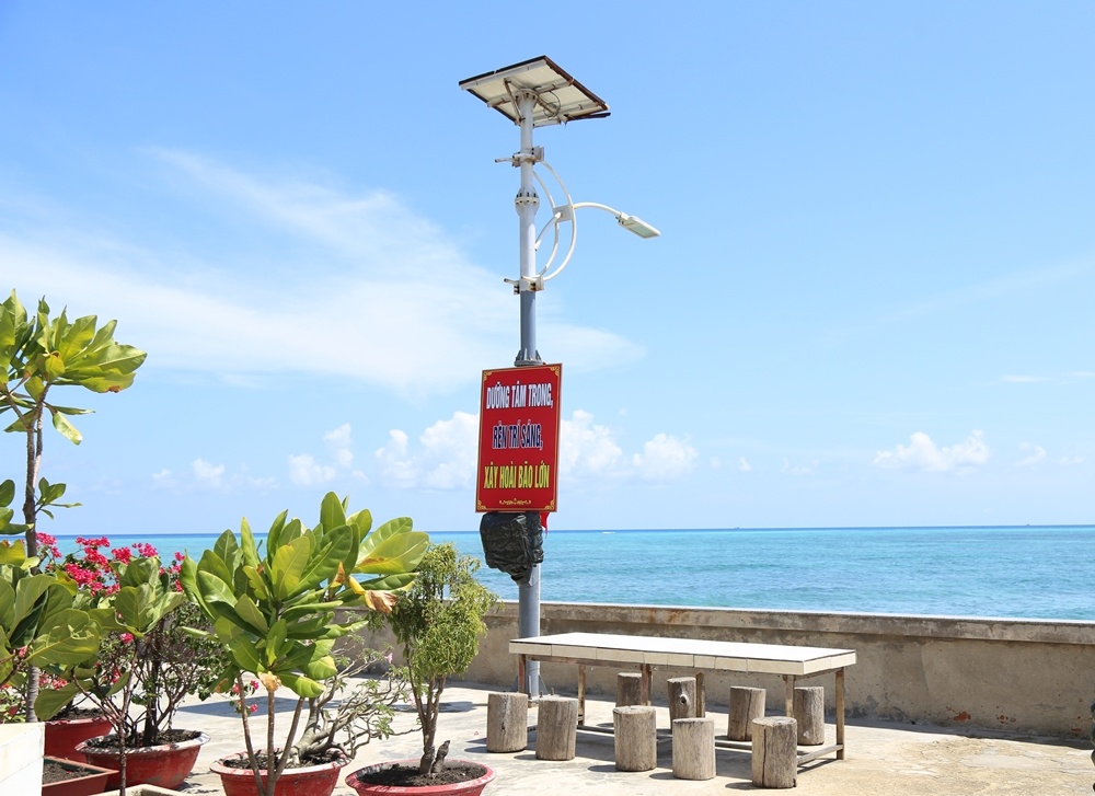[Chùm ảnh] Đoàn công tác Petrovietnam thăm và động viên chiến sĩ đảo Đá Thị