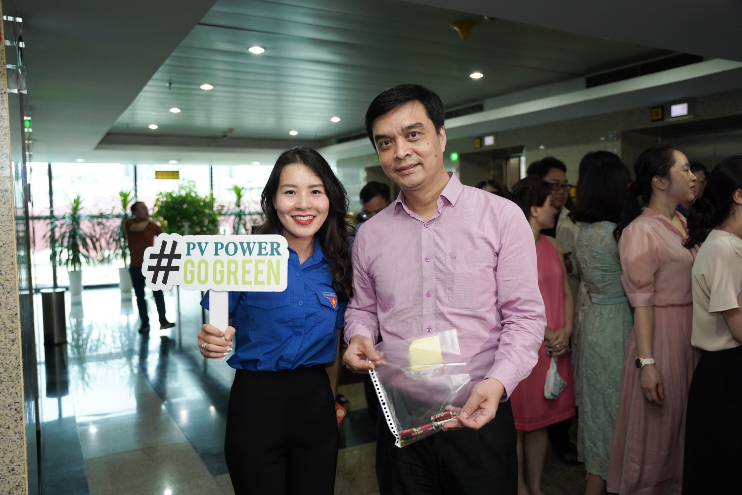 Tuổi trẻ PV Power tích cực hưởng ứng “Thu hồi pin cũ – Giảm thiểu ô nhiễm – Đẩy lùi suy thoái đất” Tuổi trẻ PV Power tích cực hưởng ứng “Thu hồi pin cũ - Giảm thiểu ô nhiễm - Đẩy lùi suy thoái đất”