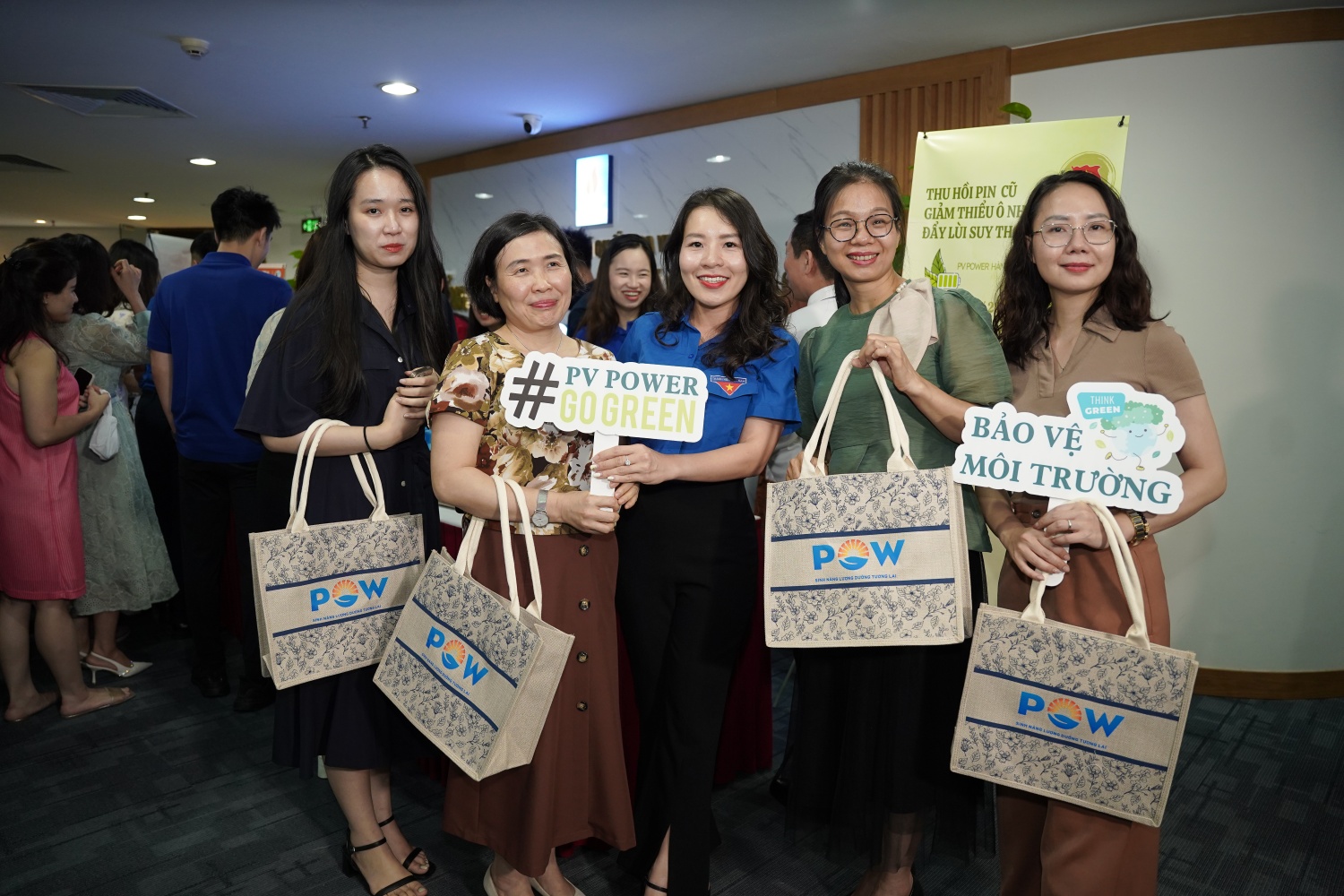Tuổi trẻ PV Power tích cực hưởng ứng “Thu hồi pin cũ – Giảm thiểu ô nhiễm – Đẩy lùi suy thoái đất” Tuổi trẻ PV Power tích cực hưởng ứng “Thu hồi pin cũ - Giảm thiểu ô nhiễm - Đẩy lùi suy thoái đất”