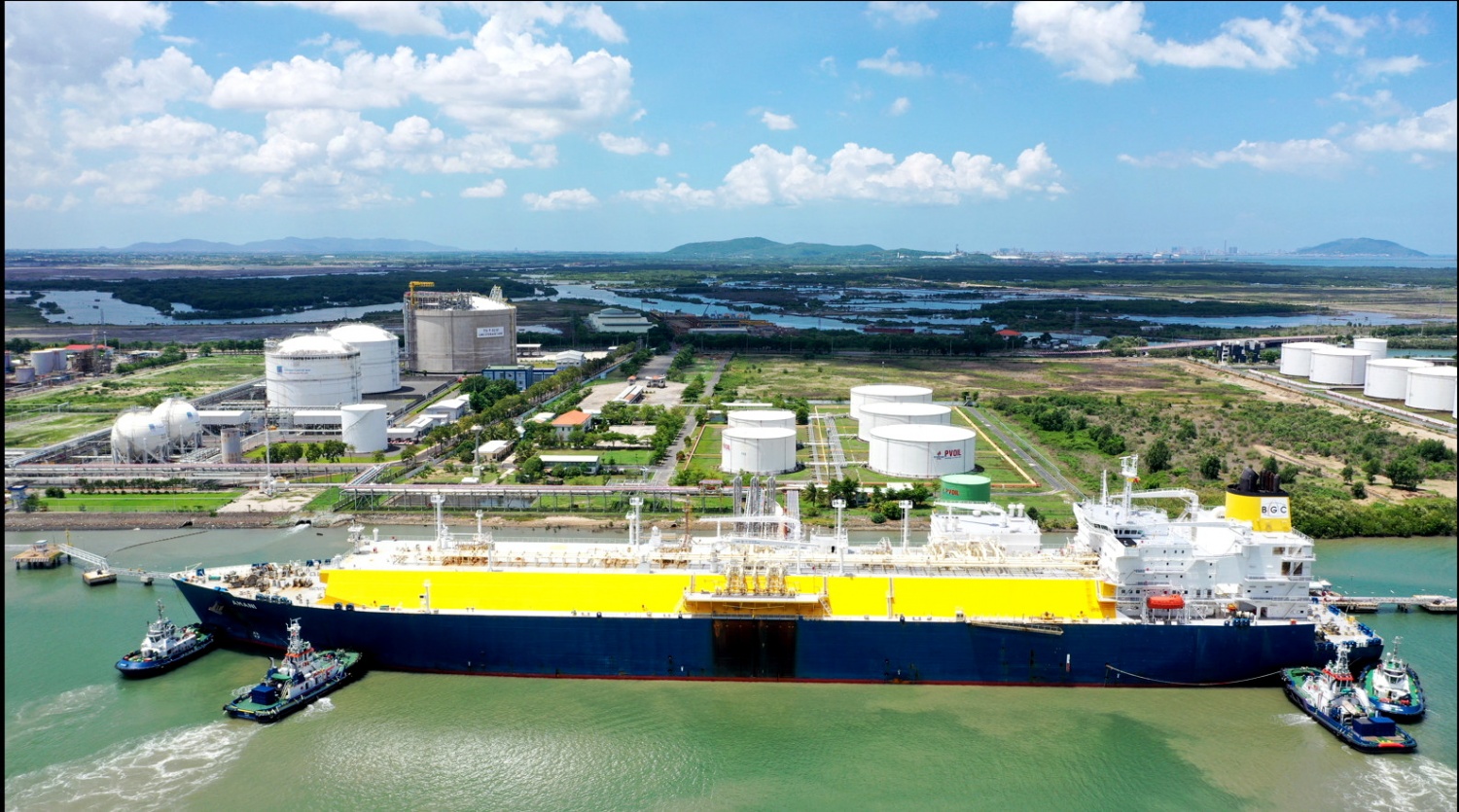 PV GAS đón chuyến tàu LNG thứ 5 về Việt Nam PV GAS đón chuyến tàu LNG thứ 5 về Việt Nam
