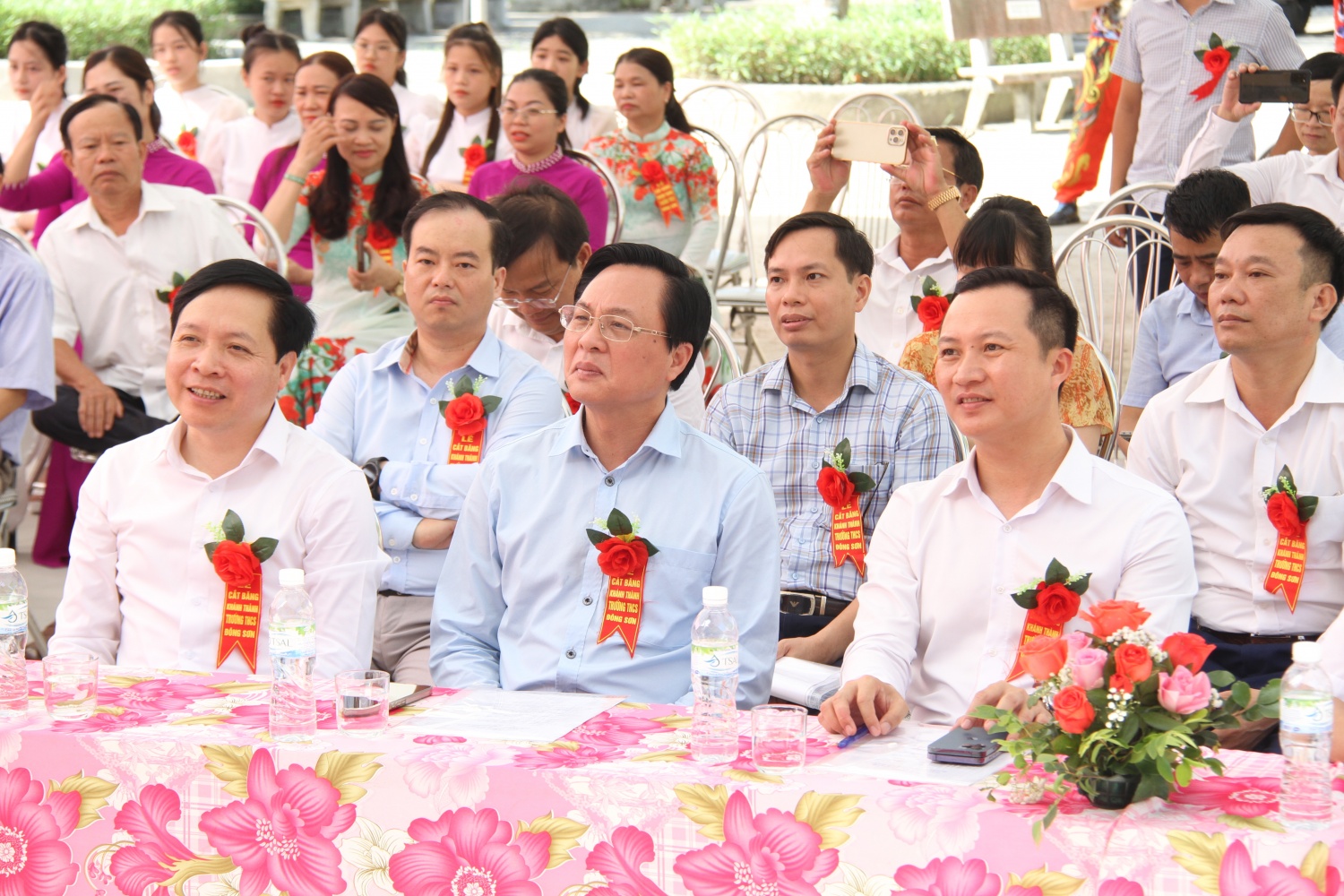 Petrovietnam và BSR khánh thành nhà 2 tầng, 6 phòng học trường THCS Đông Sơn, tỉnh Thái Bình Petrovietnam và BSR khánh thành nhà 2 tầng, 6 phòng học trường THCS Đông Sơn, tỉnh Thái Bình