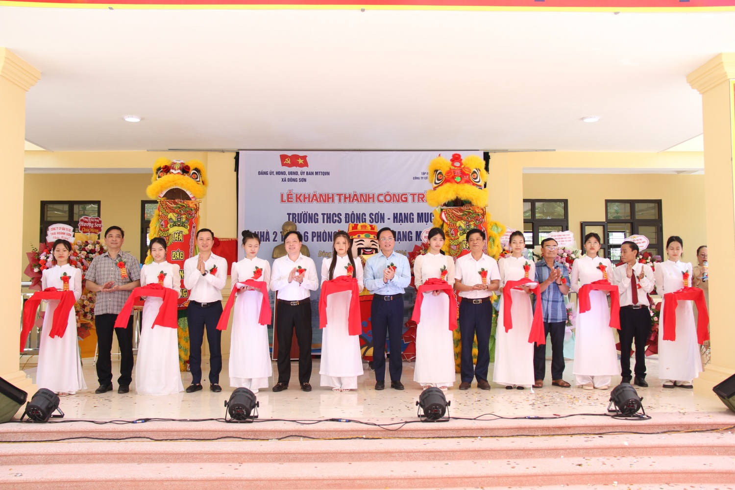 Petrovietnam và BSR khánh thành nhà 2 tầng, 6 phòng học trường THCS Đông Sơn, tỉnh Thái Bình Petrovietnam và BSR khánh thành nhà 2 tầng, 6 phòng học trường THCS Đông Sơn, tỉnh Thái Bình