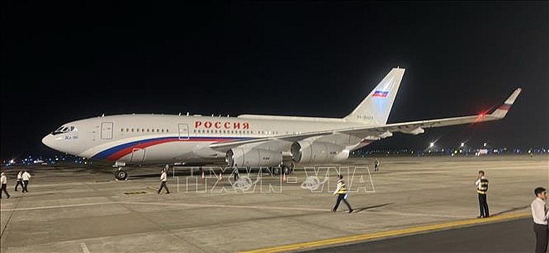 Tổng thống Nga Vladimir Putin đến Hà Nội, bắt đầu thăm cấp Nhà nước tới Việt Nam