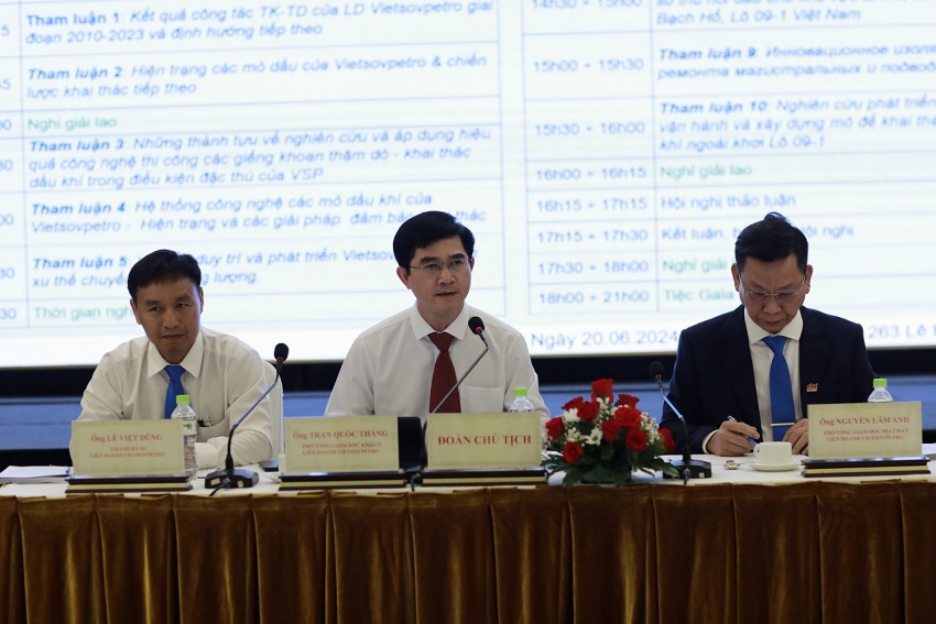 Hội nghị Khoa học – Công nghệ nhân sự kiện Vietsovpetro khai thác tấn dầu thứ 250 triệu Khoa học - Công nghệ đóng góp to lớn vào kỳ tích khai thác 250 triệu tấn dầu của Vietsovpetro