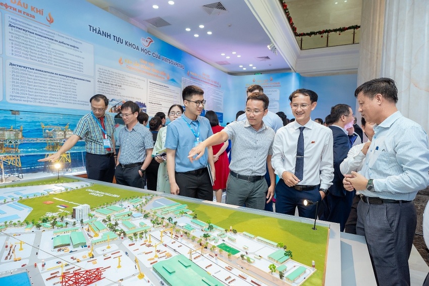 Vietsovpetro tổ chức triển lãm “Thành tựu khoa học công nghệ”