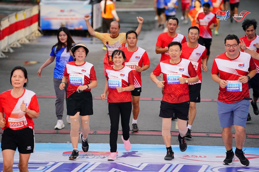 Hàng nghìn runners tham gia giải chạy Vietsovpetro Run 2024
