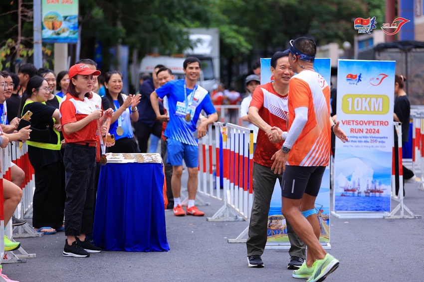Hàng nghìn runners tham gia giải chạy Vietsovpetro Run 2024