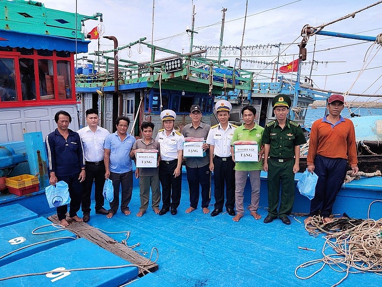 Điểm tựa vững chắc cho ngư dân giữa trùng khơi