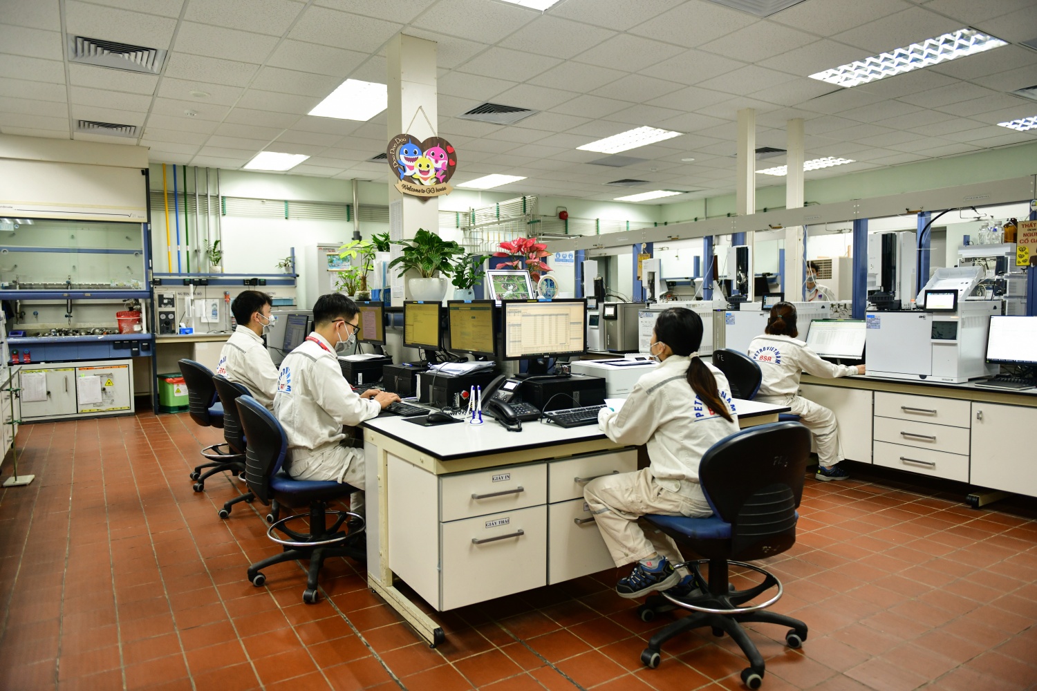 Ban QLCL của BSR có 47 Crude Oil Assay do chính các nhân sự thực hiện và dự kiến sẽ hoàn thành xây dựng thêm 5 Crude Oil Assay trong thời gian tới. Với 1 Crude Oil Assay sẽ tốn chi phí tự thực hiện khoảng 300 triệu đồng và giá thuê dịch vụ bên ngoài khoảng 700 triệu đồng, Ban QLCL đã giúp BSR tiết kiệm khoảng 400 triệu đồng/ Crude Oil Assay. 
