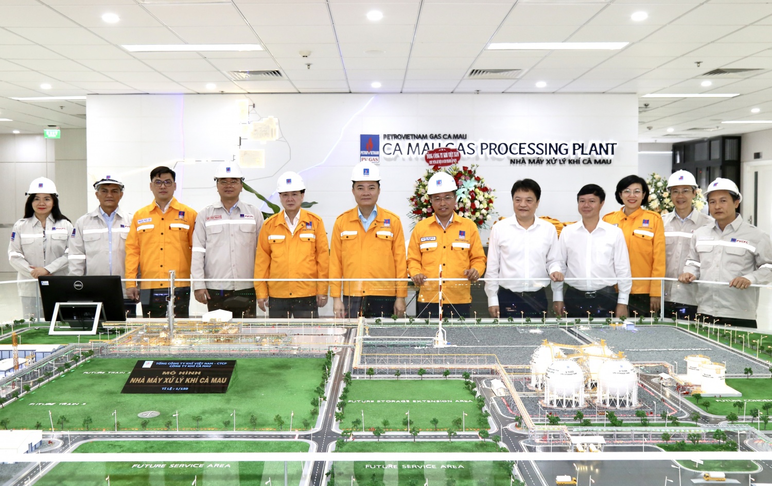 Đoàn công tác Petrovietnam thăm và làm việc tại Nhà máy Xử lý khí Cà Mau
