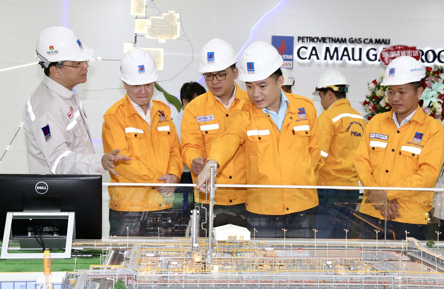 Đoàn công tác Petrovietnam thăm và làm việc tại Nhà máy Xử lý khí Cà Mau