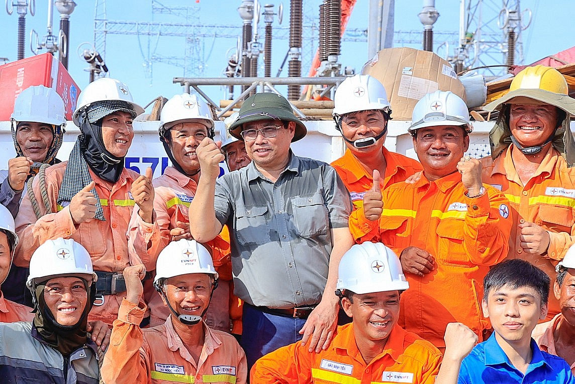 Đường dây 500kV mạch 3: Kỳ tích của niềm tin và sự đoàn kết Đường dây 500kV mạch 3: Kỳ tích của niềm tin và sự đoàn kết