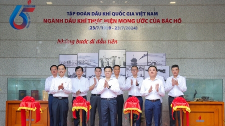 Khai mạc triển lãm ảnh 65 năm ngành Dầu khí Việt Nam thực hiện mong ước của Bác Hồ