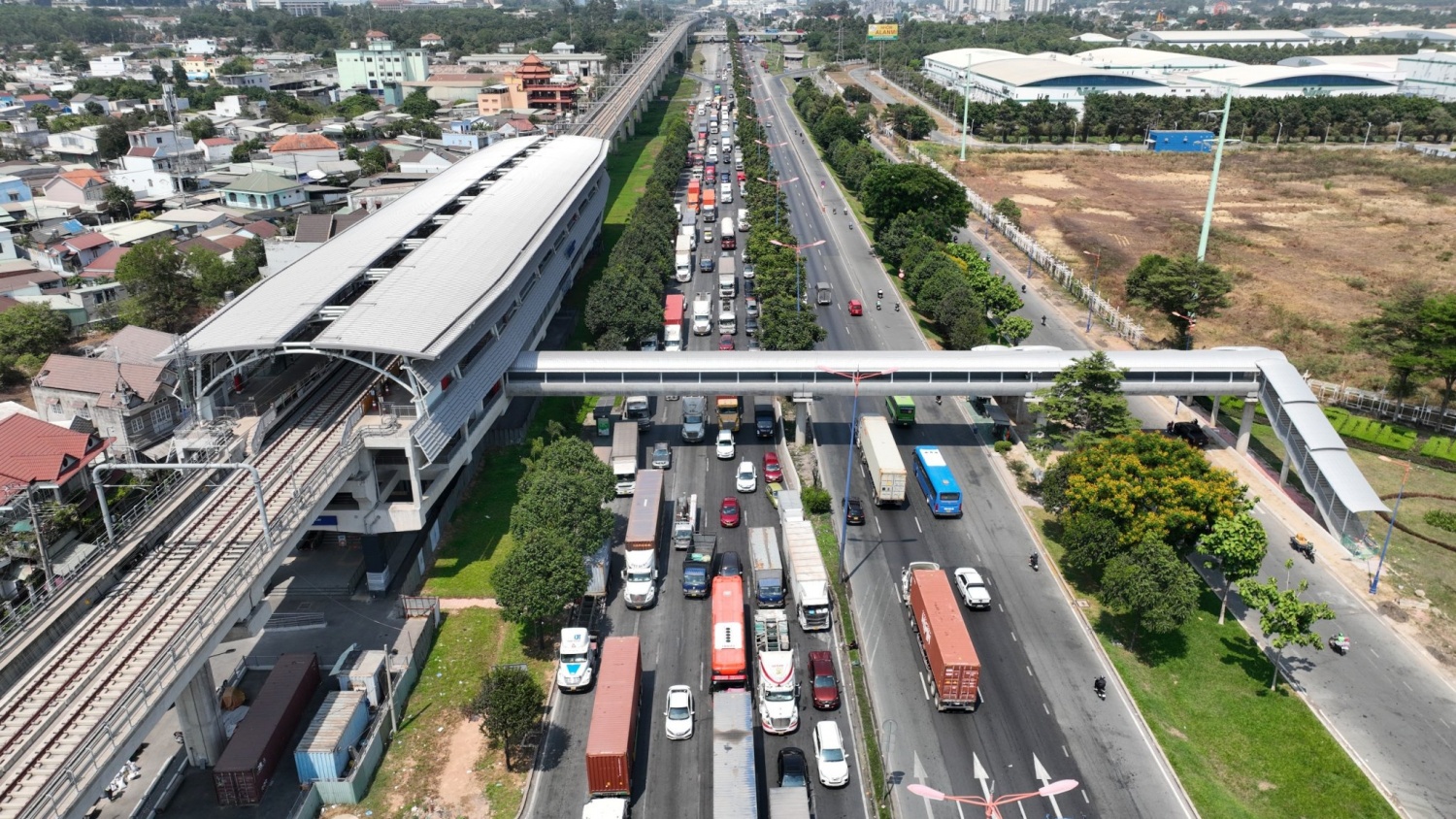 Hạng mục cầu bộ hành kết nối nhà ga tuyến Metro số 1 sẽ hoàn thành trong tháng 9/2024