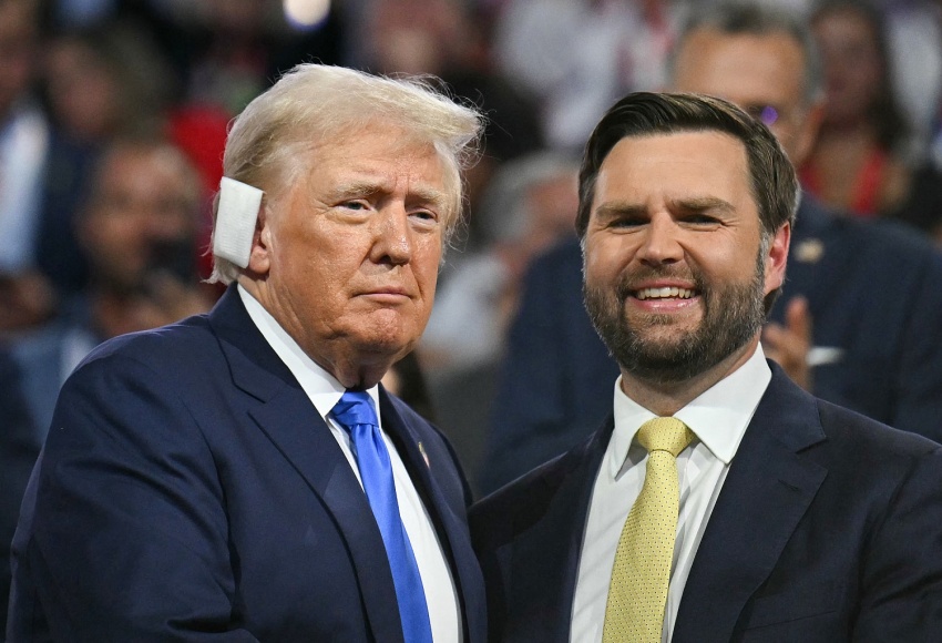 Ông Donald Trump và ứng viên cấp phó J.D. Vance tại Đại hội Toàn quốc đảng Cộng hòa ở Milwaukee, bang Wisconsin ngày 16/7. Ảnh: AFP Ông Donald Trump và ứng viên cấp phó J.D. Vance tại Đại hội Toàn quốc đảng Cộng hòa ở Milwaukee, bang Wisconsin ngày 16/7. Ảnh: AFP